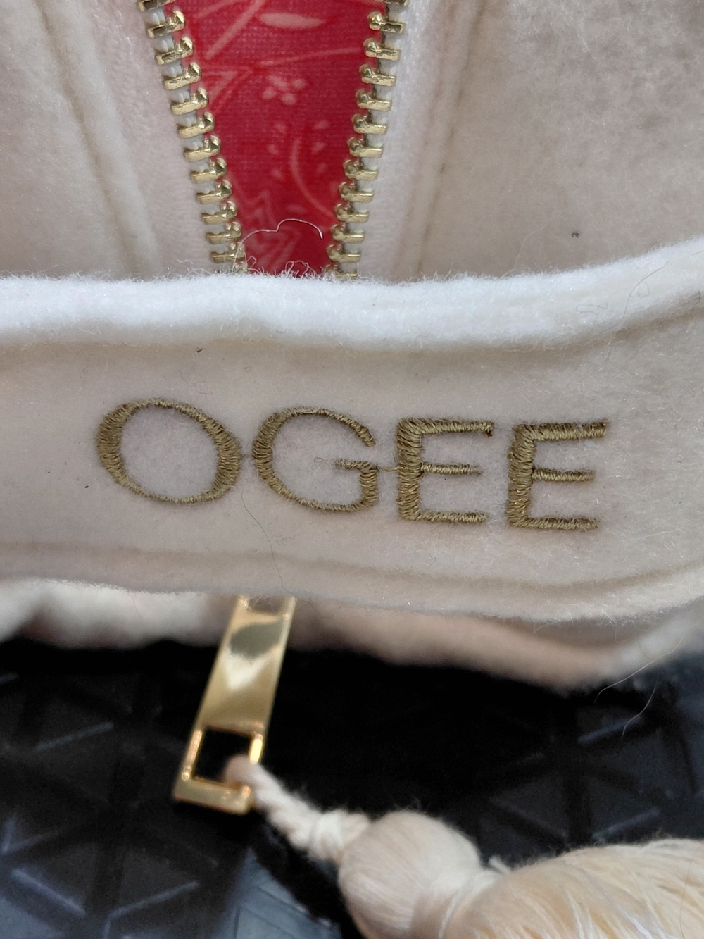NEW OGEE Limited Edition Cream Sherpa Wool Makeup Bag Vibrant Pink Lining 9"×8"
